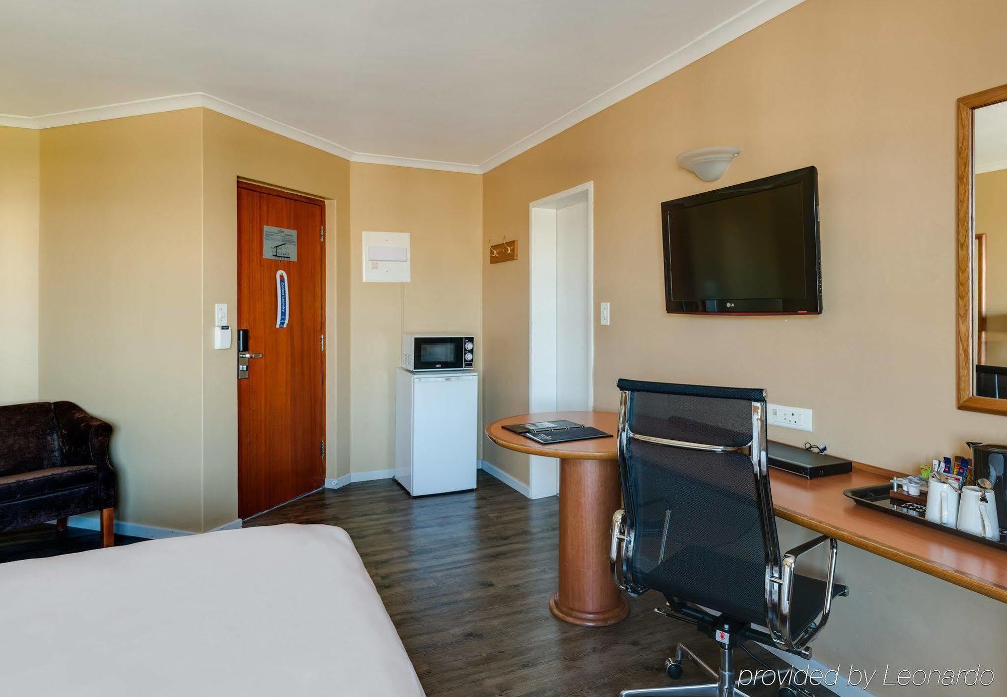 Protea Hotel By Marriott Cape Town Tyger Valley Белвилл Экстерьер фото