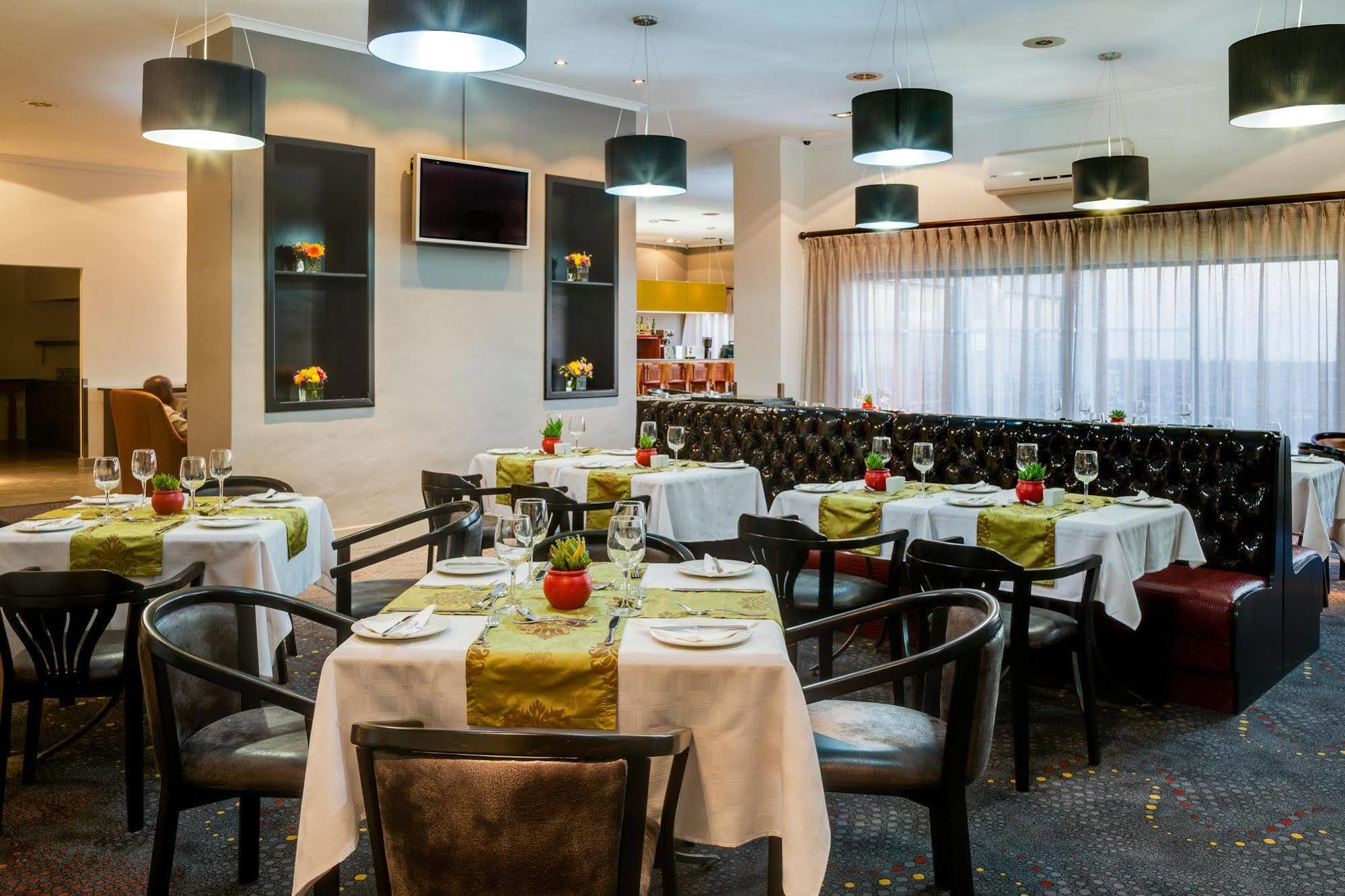 Protea Hotel By Marriott Cape Town Tyger Valley Белвилл Экстерьер фото