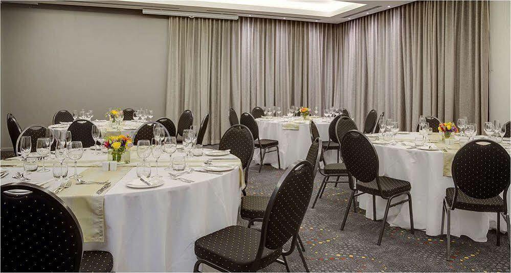 Protea Hotel By Marriott Cape Town Tyger Valley Белвилл Экстерьер фото